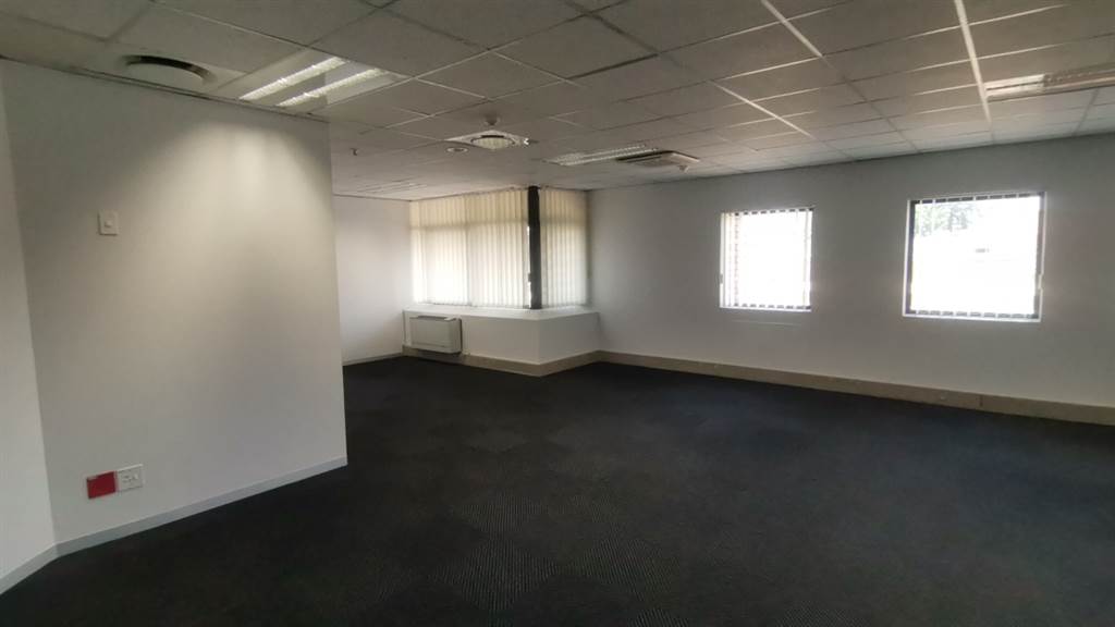 541.8  m² Commercial space in Parktown photo number 24
