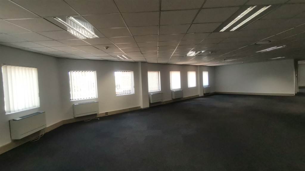 541.8  m² Commercial space in Parktown photo number 26