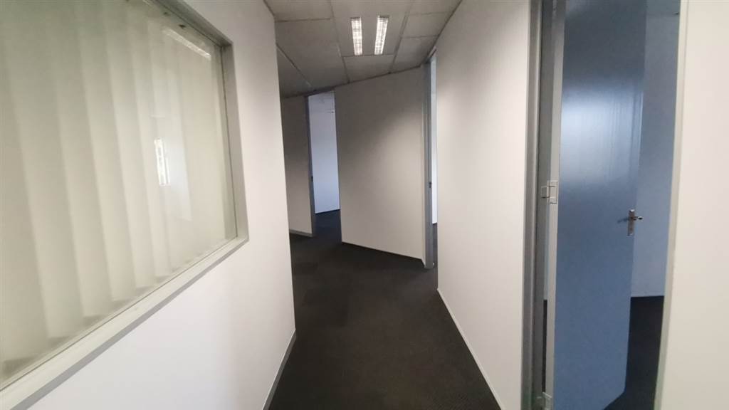 541.8  m² Commercial space in Parktown photo number 9