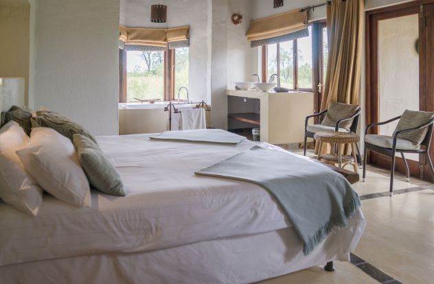 4 Bed House in Zebula Golf Estate photo number 2