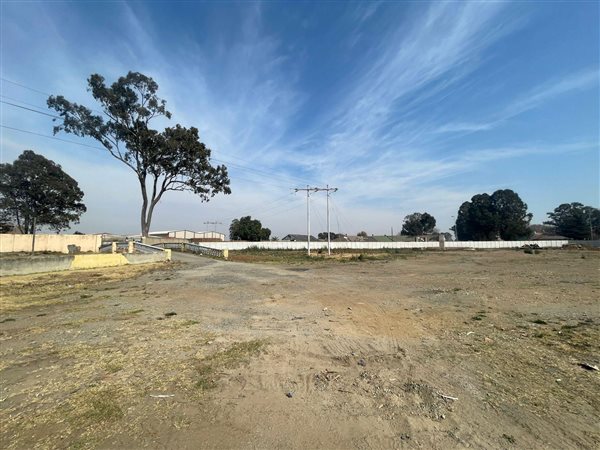 1.3 ha Land available in Angelo