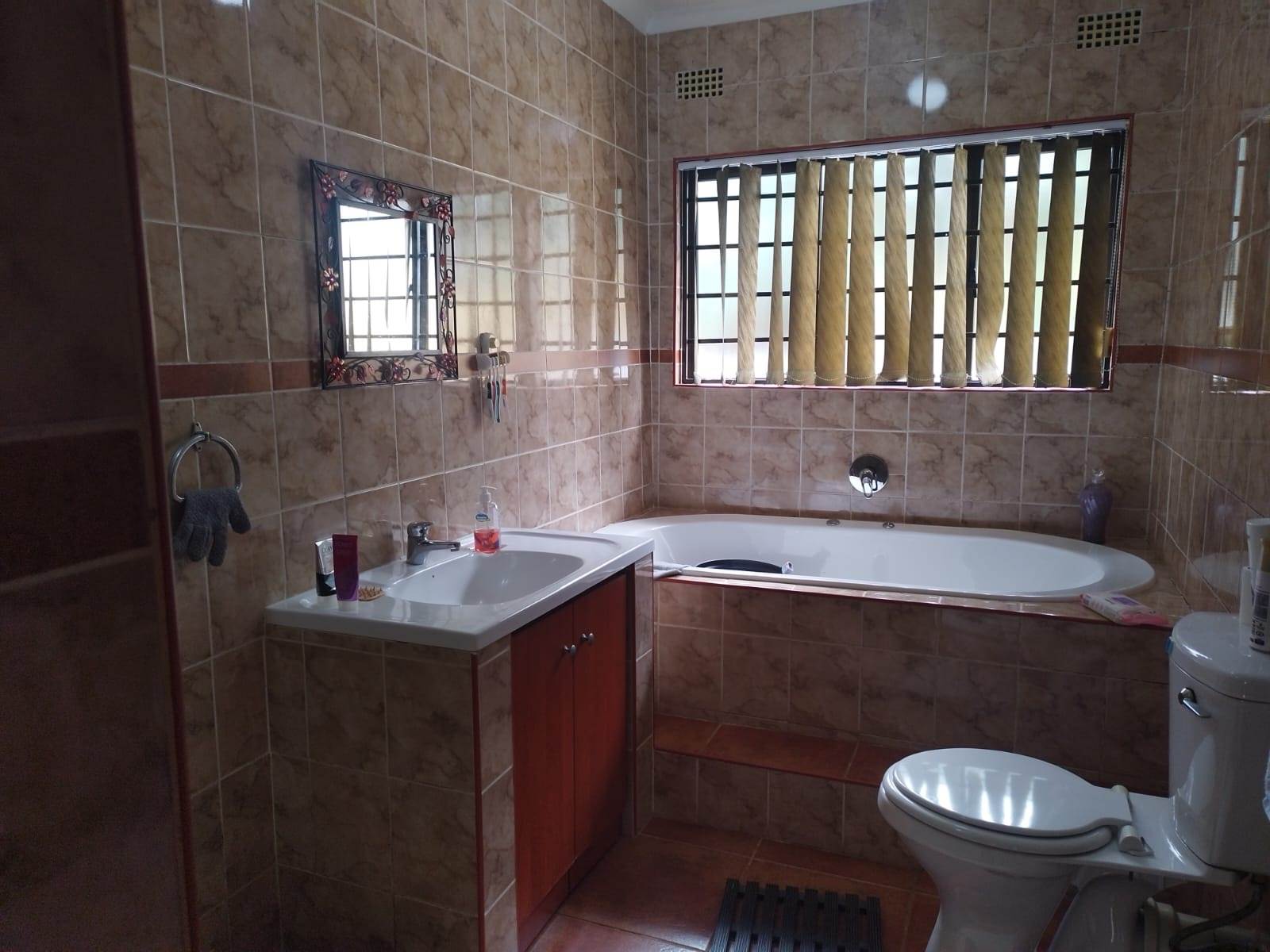 4 Bed House in Empangeni photo number 18