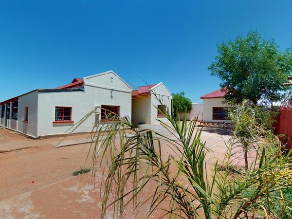 4 Bedroom House 4 Bedroom House