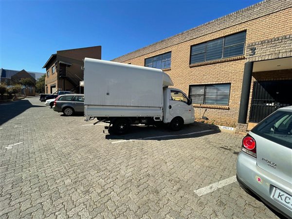 300  m² Industrial space