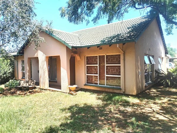 3 Bed House in Helikon Park
