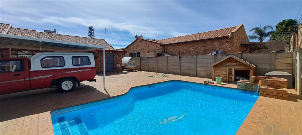 3 Bed House in Lenasia South photo number 30