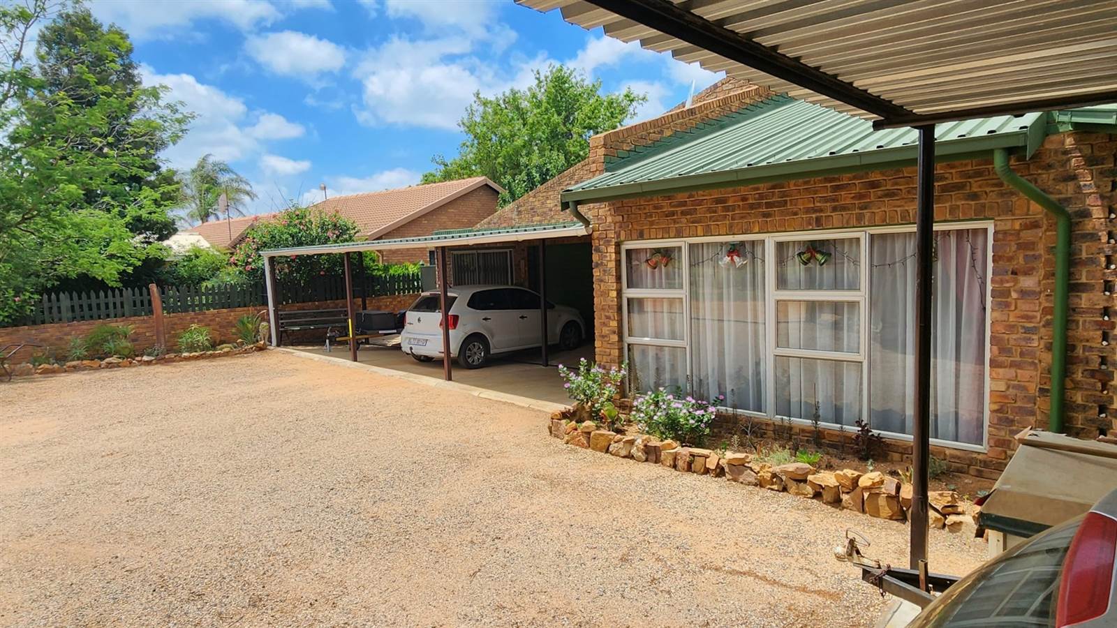 2 Bed House in Kleinfontein photo number 4