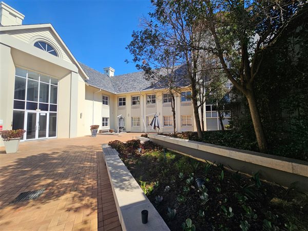 690  m² Commercial space in Bryanston