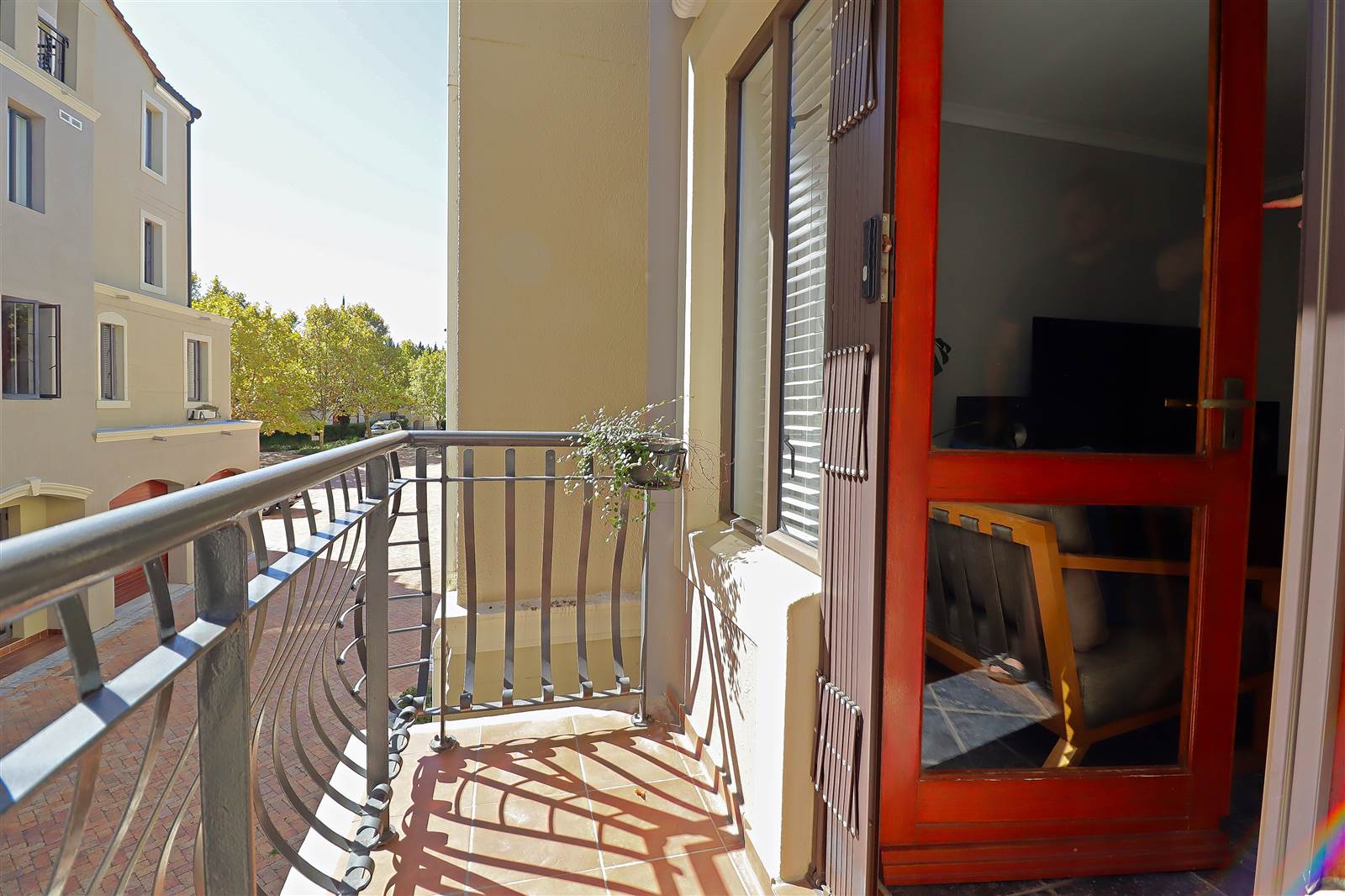 2 Bed Apartment in Rosendal photo number 3