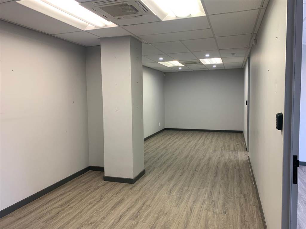 98  m² Office Space in Rosebank photo number 18
