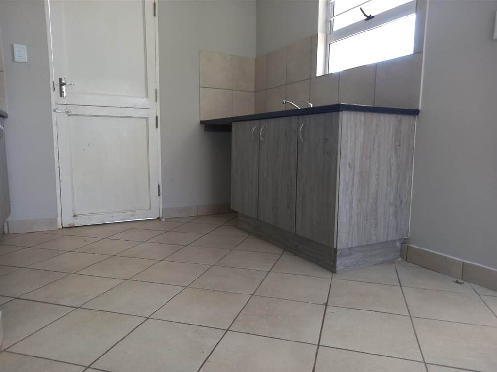 3 Bed House in Zandfontein AH photo number 8