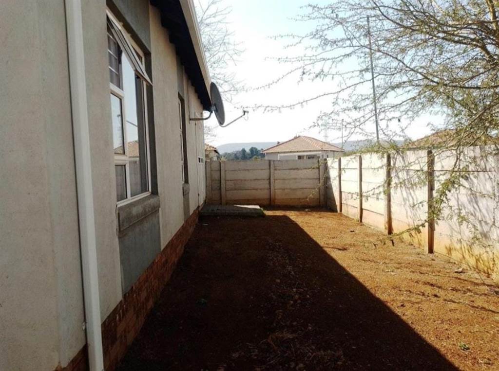 3 Bed House in Zandfontein AH photo number 3