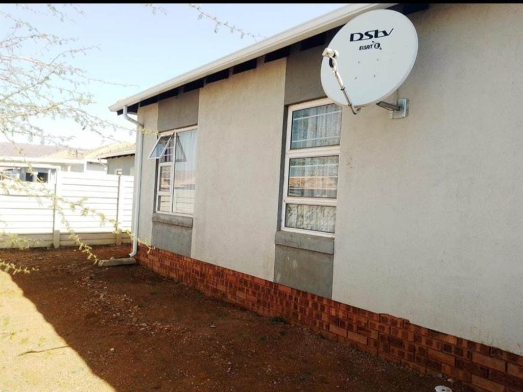 3 Bed House in Zandfontein AH photo number 2