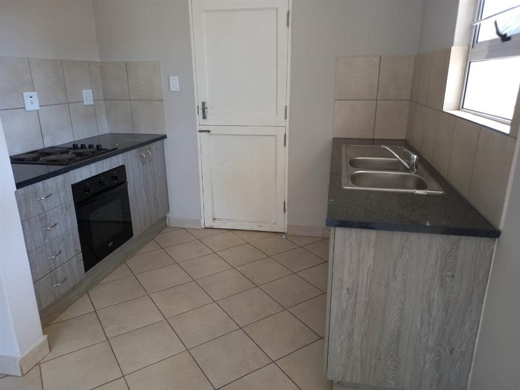 3 Bed House in Zandfontein AH photo number 7