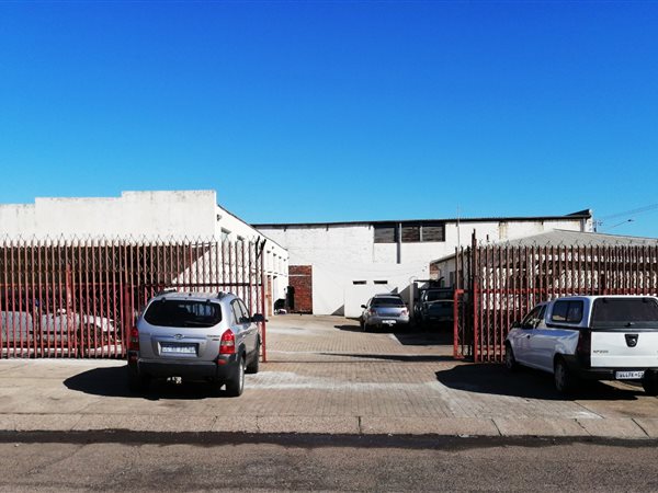 819  m² Commercial space