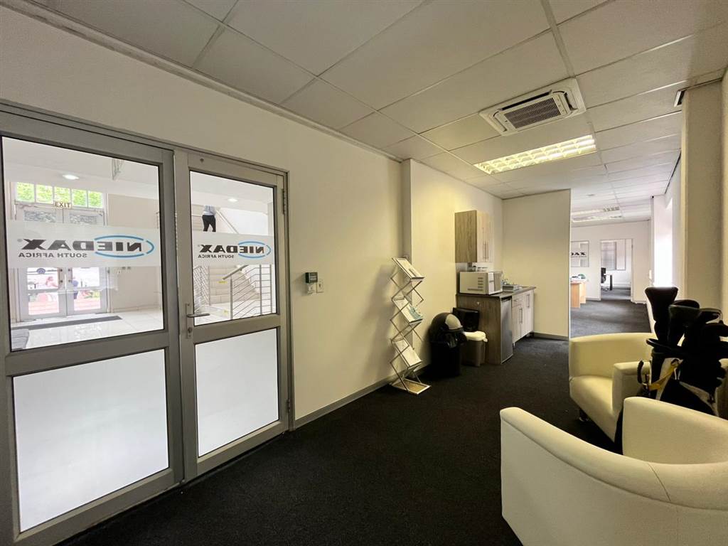 128  m² Commercial space in Bryanston photo number 9