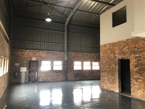 208  m² Industrial space