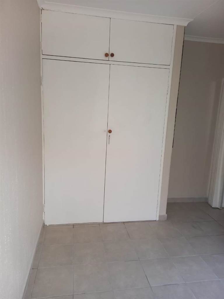 2 Bed Townhouse in Silverfields photo number 8