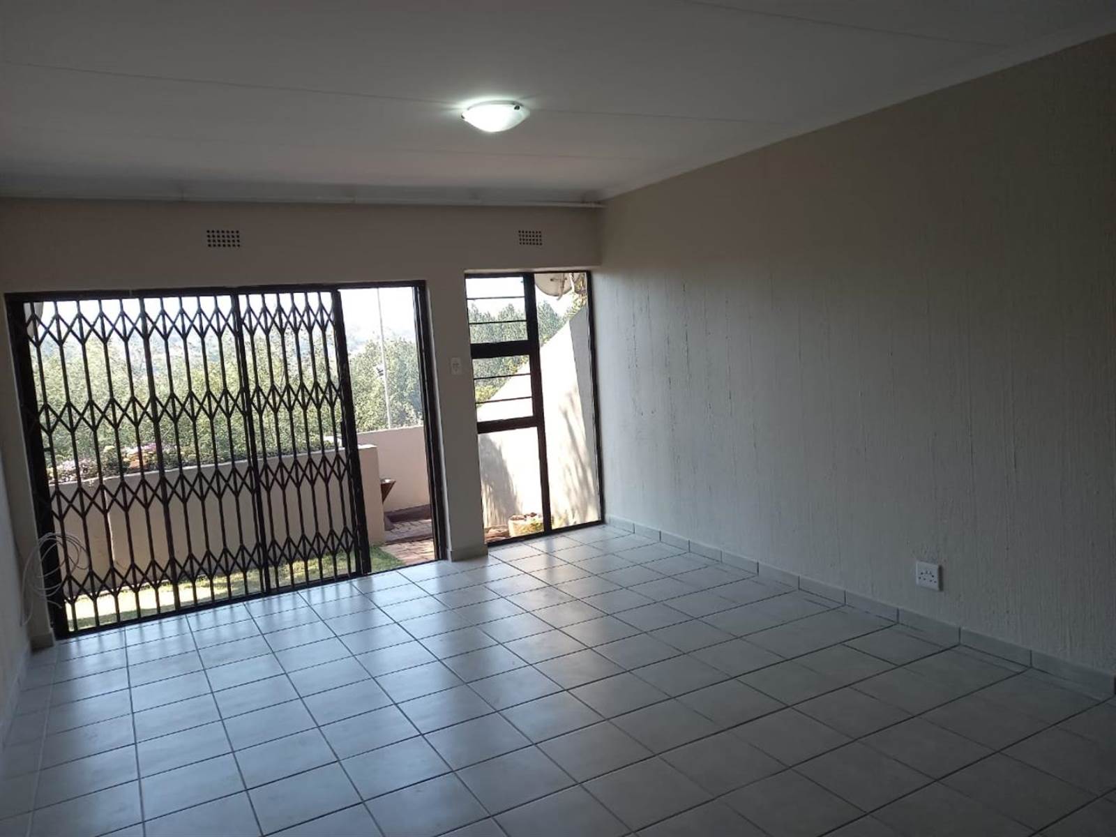 2 Bed Townhouse in Silverfields photo number 1