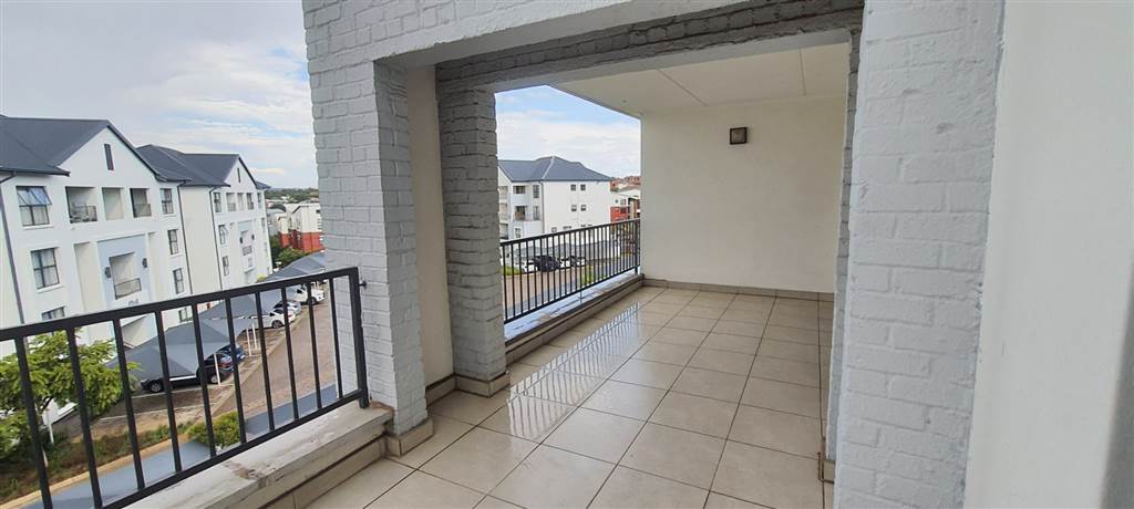 2 Bed Apartment in Greenstone Hill photo number 25