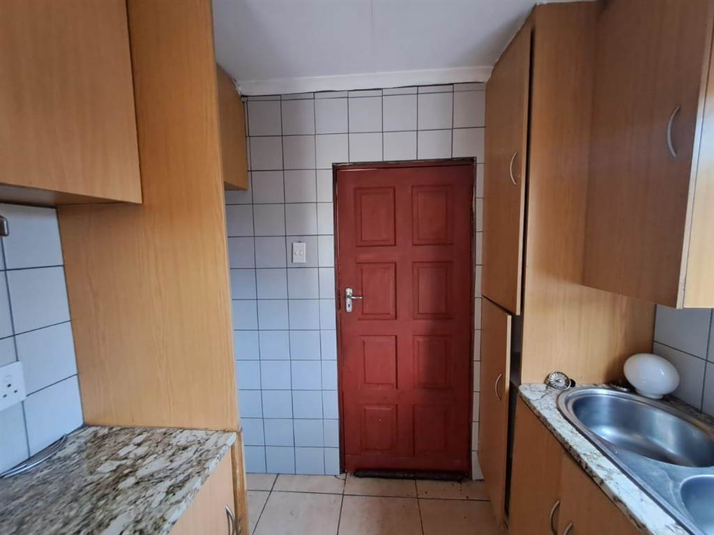 2 Bed House in Olievenhoutbos photo number 4
