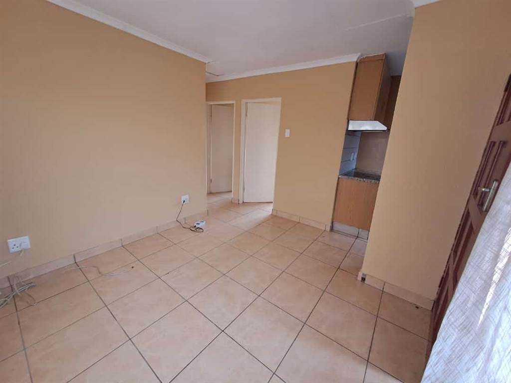 2 Bed House in Olievenhoutbos photo number 9