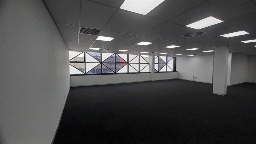 275  m² Commercial space in Menlyn photo number 11