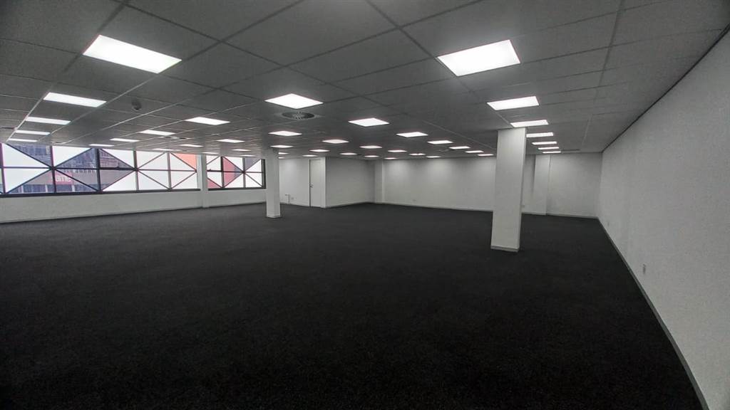 275  m² Commercial space in Menlyn photo number 14