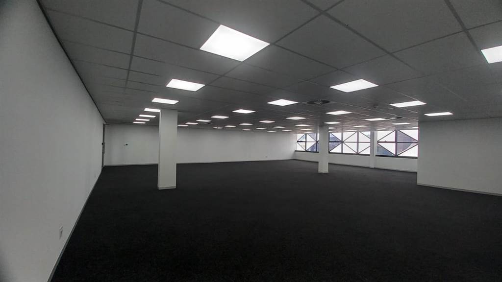 275  m² Commercial space in Menlyn photo number 4
