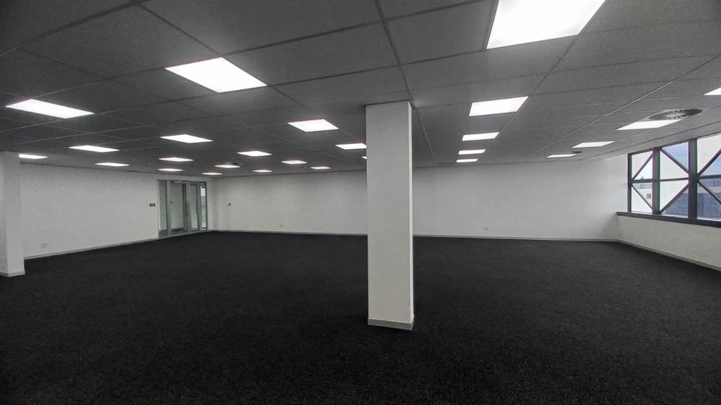 275  m² Commercial space in Menlyn photo number 15