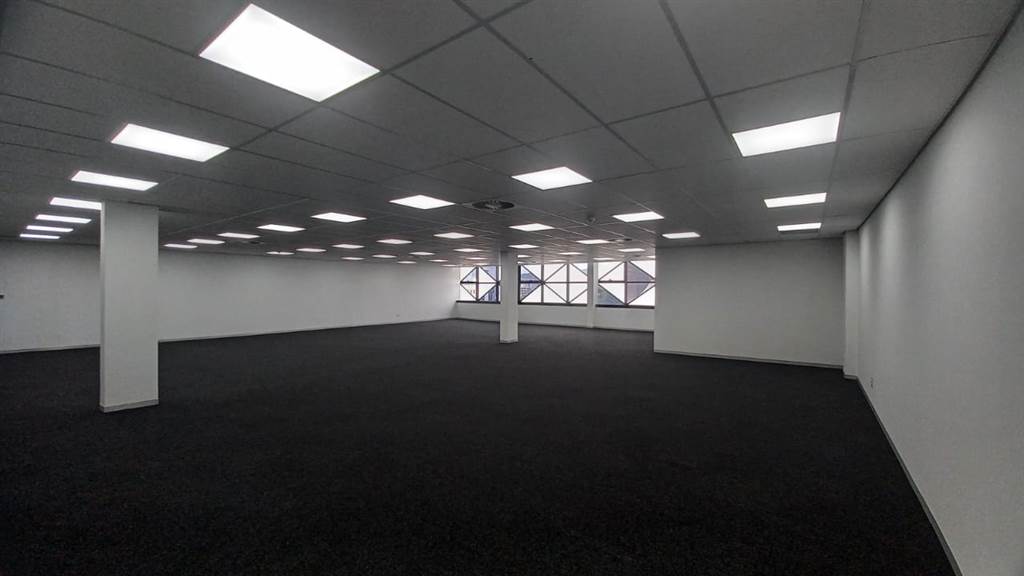 275  m² Commercial space in Menlyn photo number 3
