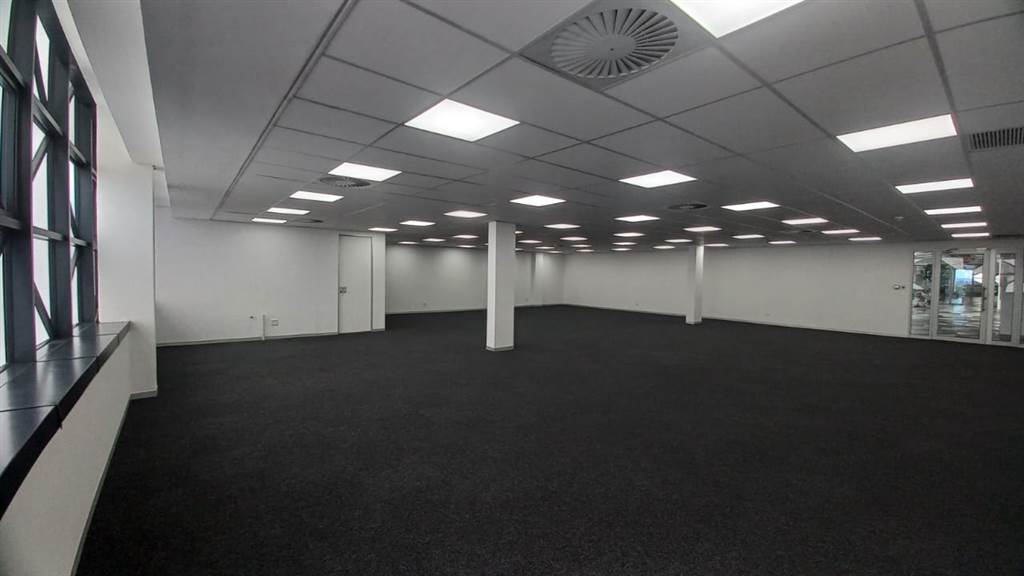 275  m² Commercial space in Menlyn photo number 10