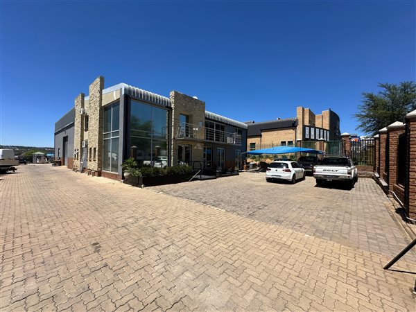 760  m² Industrial space