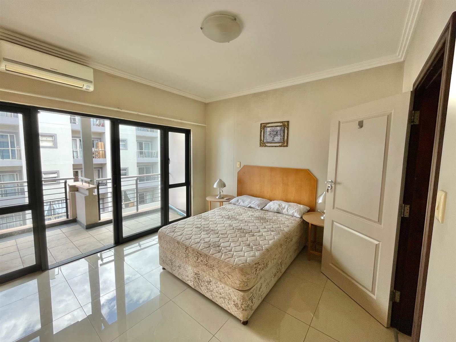 1 Bed Apartment in Umhlanga Ridge photo number 5
