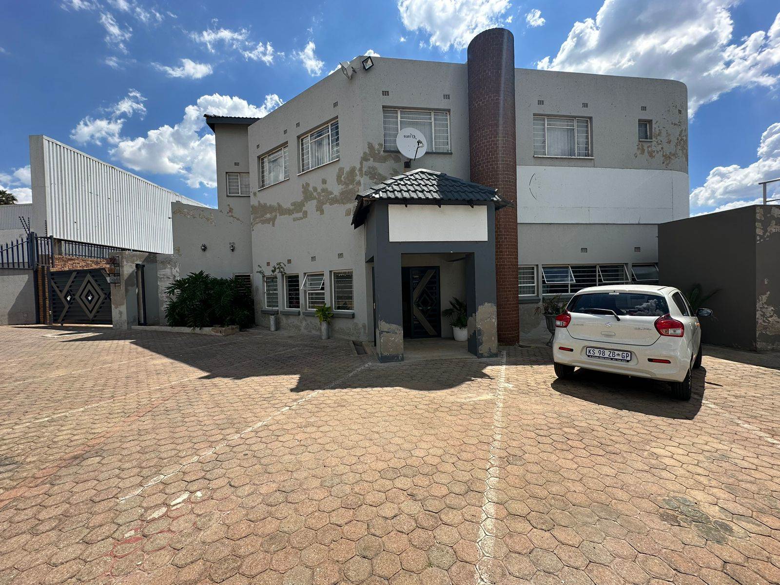 1000  m² Industrial space in Roodepoort Central photo number 2