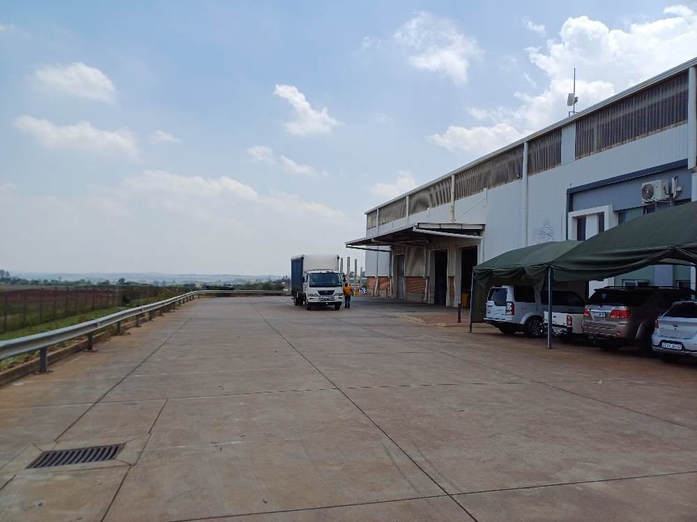 2356  m² Industrial space in Olifantsfontein photo number 3