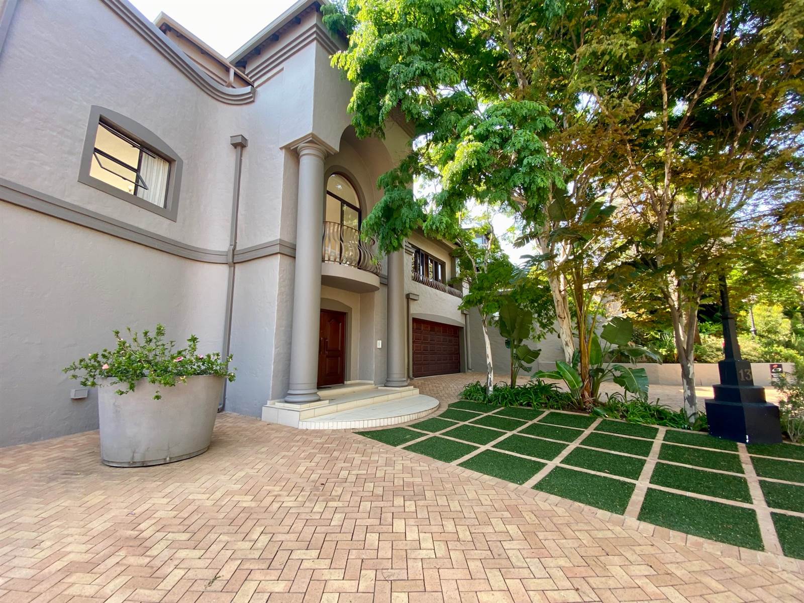 4 Bed House in Waterkloof photo number 3