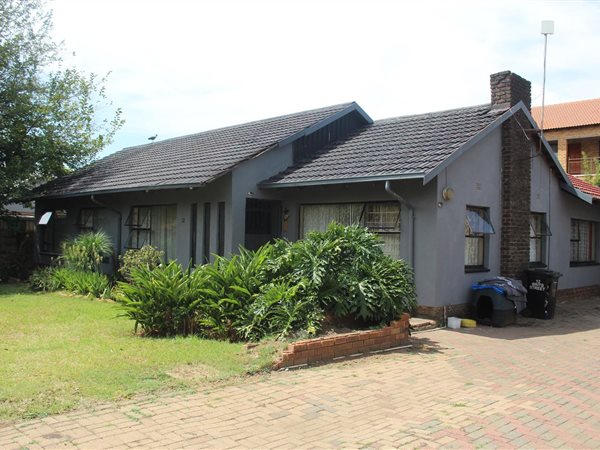5 Bed House in Cruywagenpark