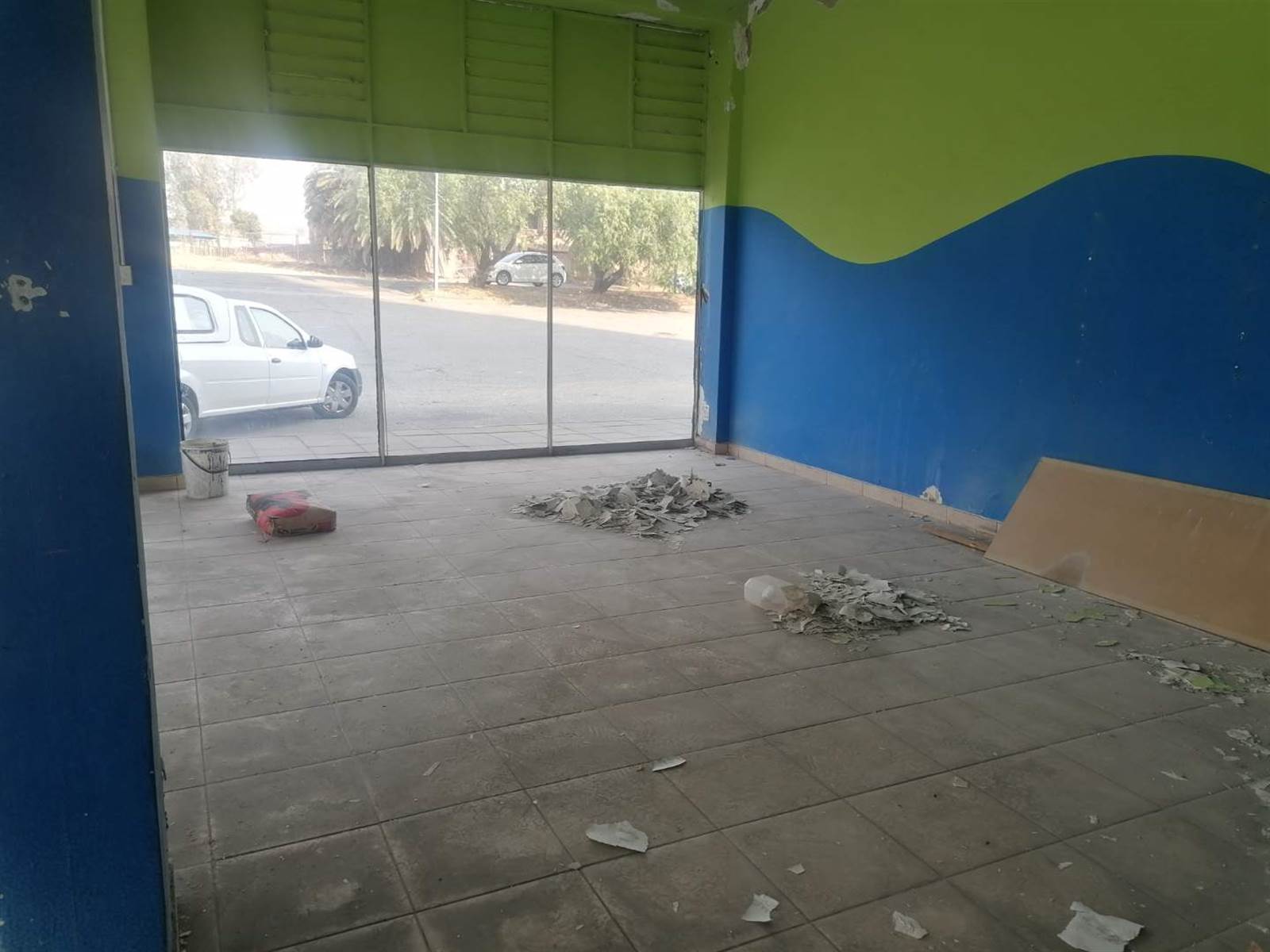 100  m² Retail Space in Edenvale photo number 2
