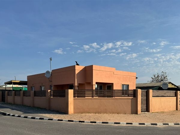 4 Bedroom House 4 Bedroom House
