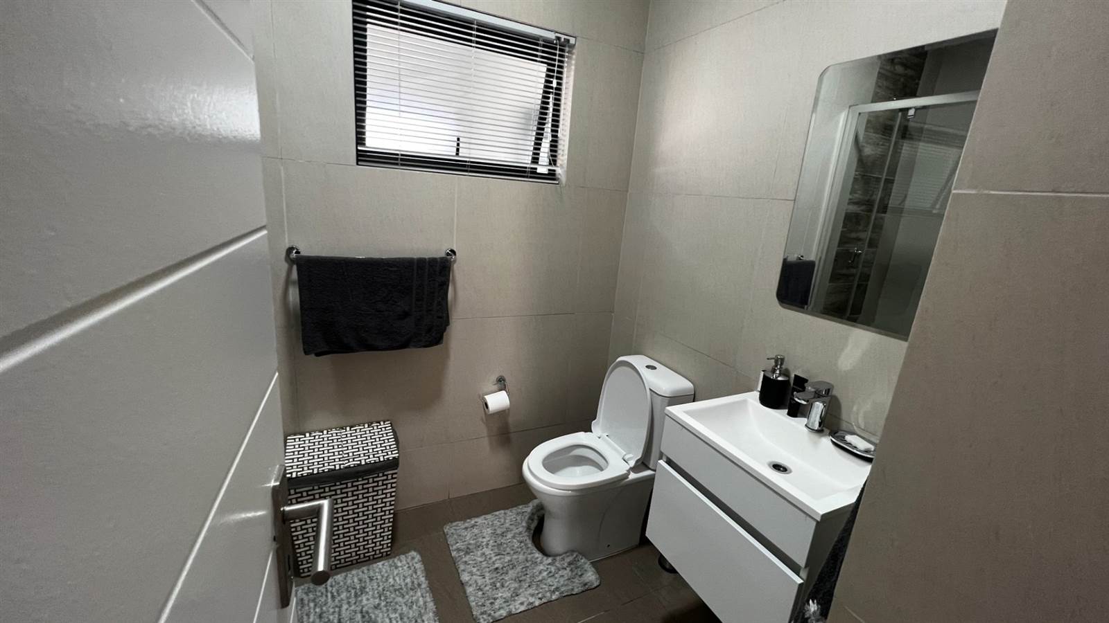 4 Bed Apartment in Kyalami photo number 28