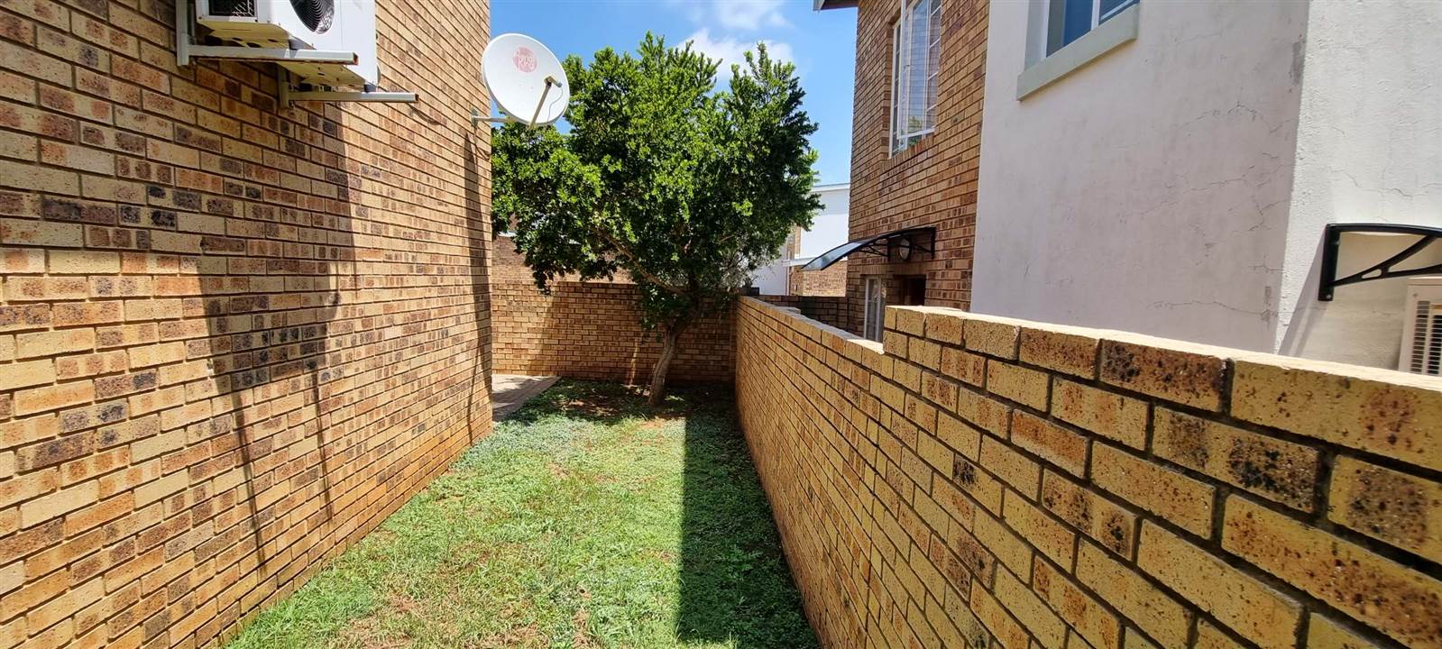 2 Bed Townhouse in Oukraal Estate photo number 15