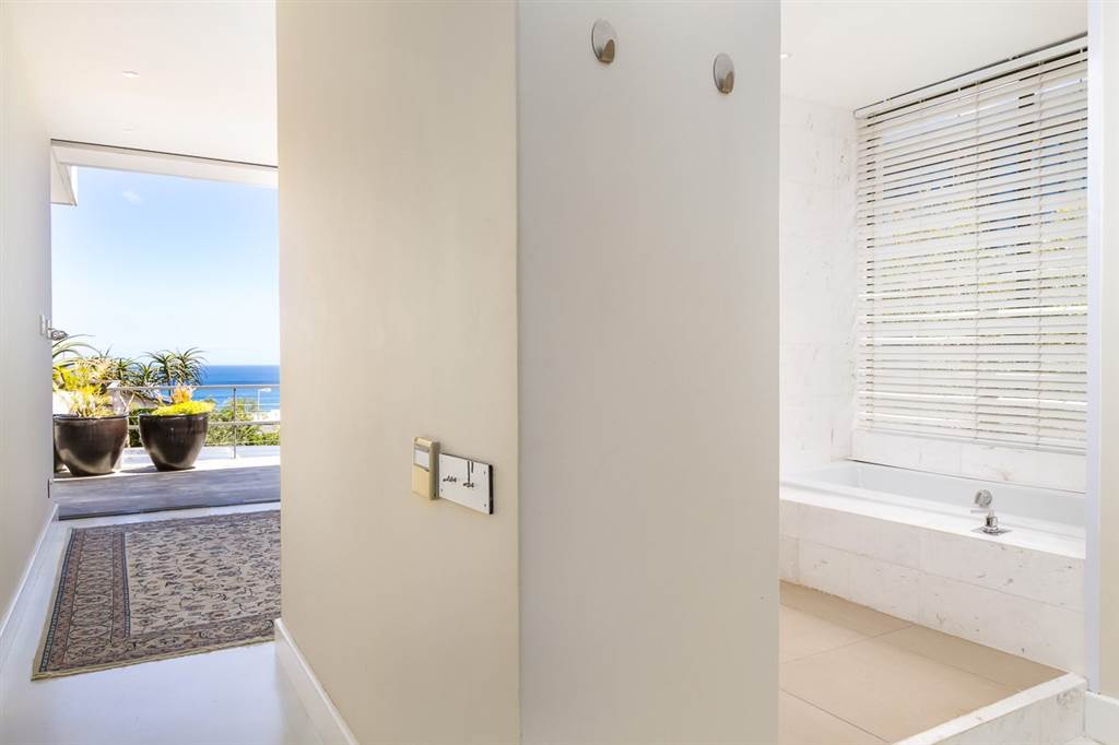 4 Bed Townhouse in Camps Bay photo number 11