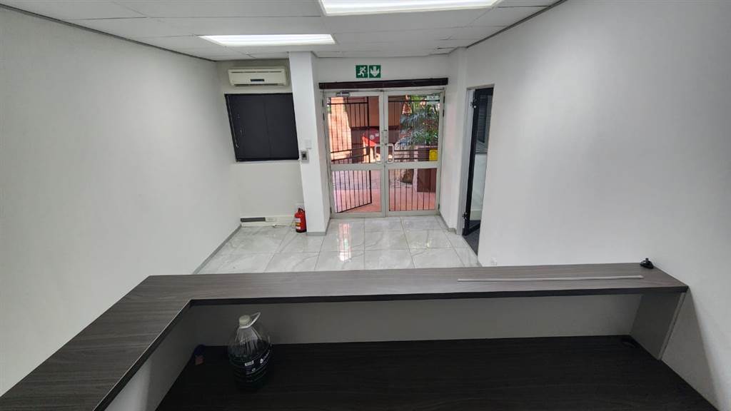 120  m² Commercial space in Waterkloof photo number 9