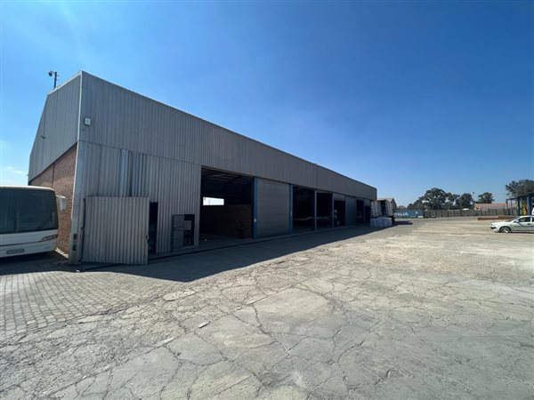 2 000  m² Industrial space