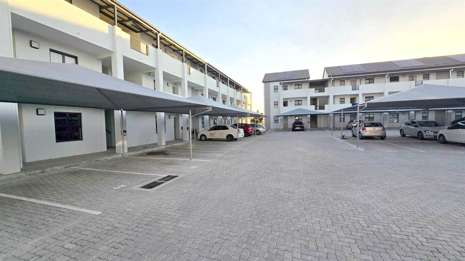 2 Bed Apartment in Brackenfell Central photo number 2