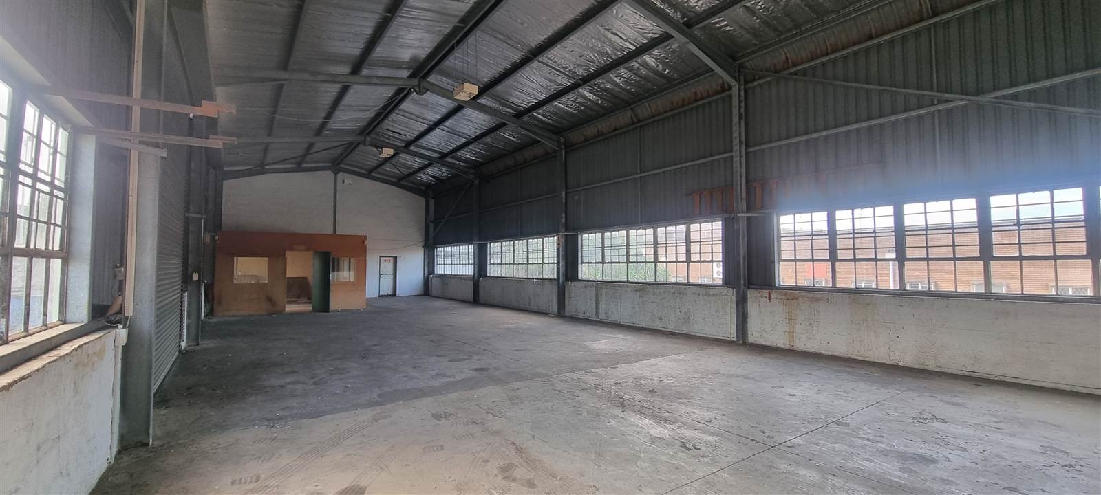 414  m² Industrial space in Congella photo number 1
