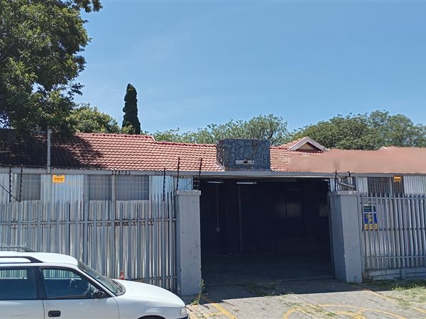 780  m² Commercial space