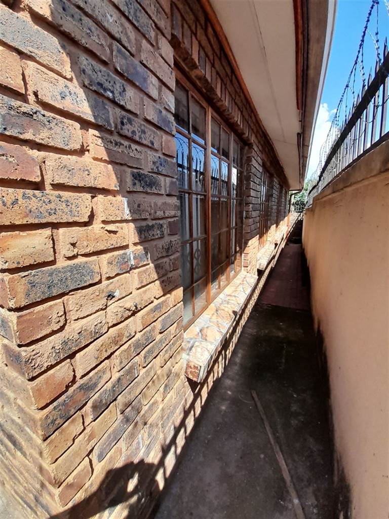 4 Bed House in Atteridgeville photo number 15