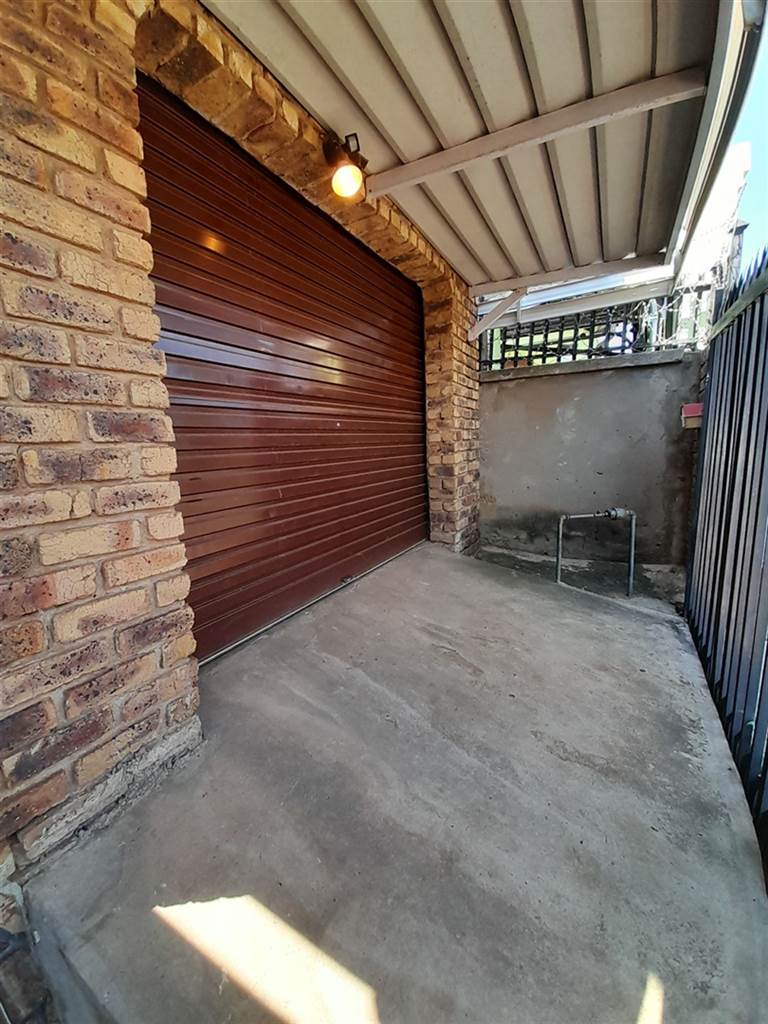 4 Bed House in Atteridgeville photo number 23